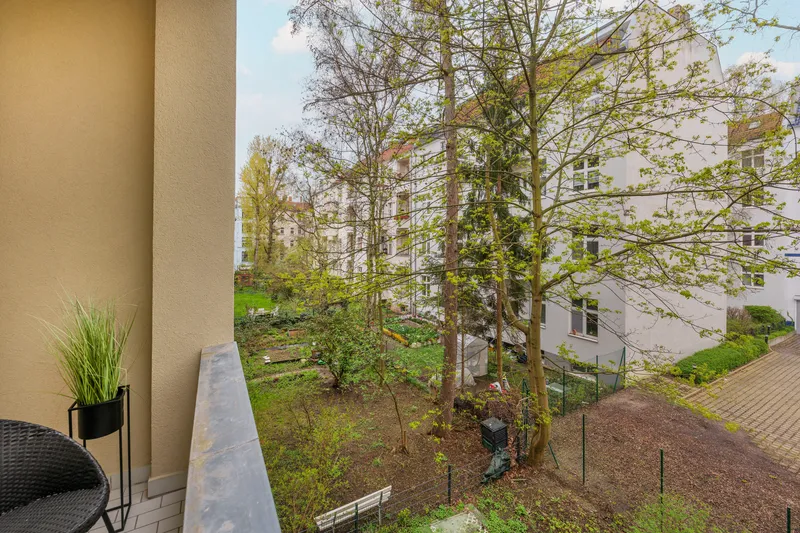 Möblierte 2-Zimmer-Altbauwohnung mit Balkon & Blick ins Grüne – Steglitz — photo 1